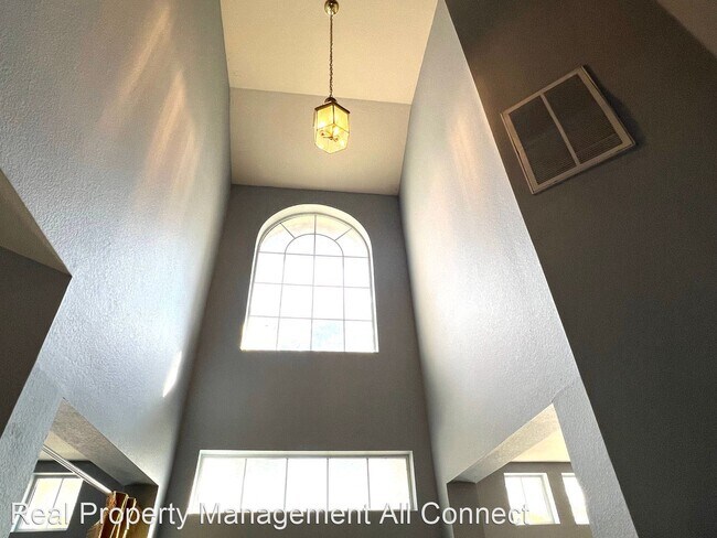 Building Photo - 4 br, 2.5 bath House - 802 Stevenage Dr