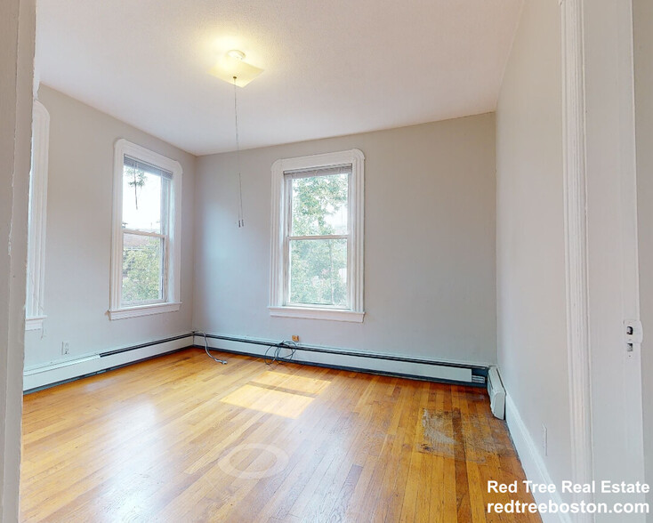 apt 3 - 560 Green St