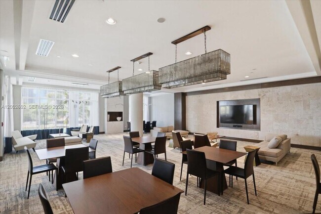 Building Photo - 801 Brickell Key Blvd