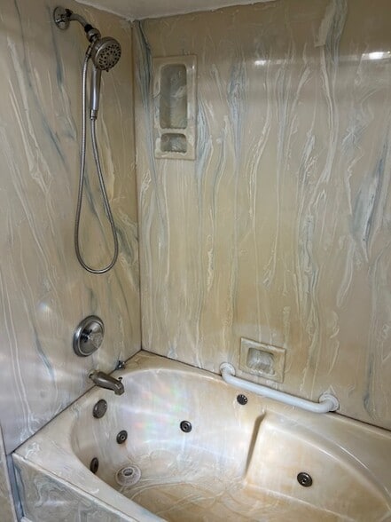 Building Photo - 15245 W North Ave