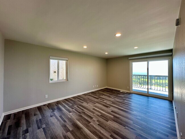 Building Photo - 6920 Country Club Dr