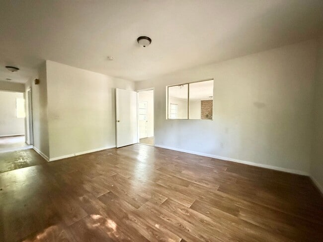 Building Photo - 1301 Shannon Dr