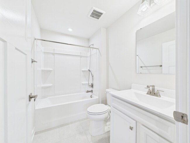 Building Photo - Functional Floorplan, Modern Comfort – Wel...
