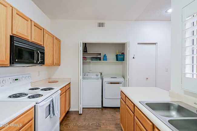 Building Photo - 11333 N 92nd St