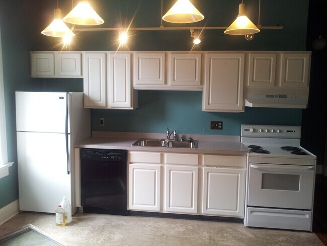 Interior Photo - 1025 5th