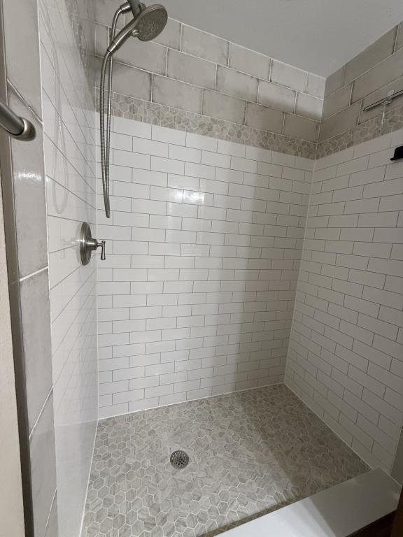 Building Photo - 6212 Horseshoe Ave