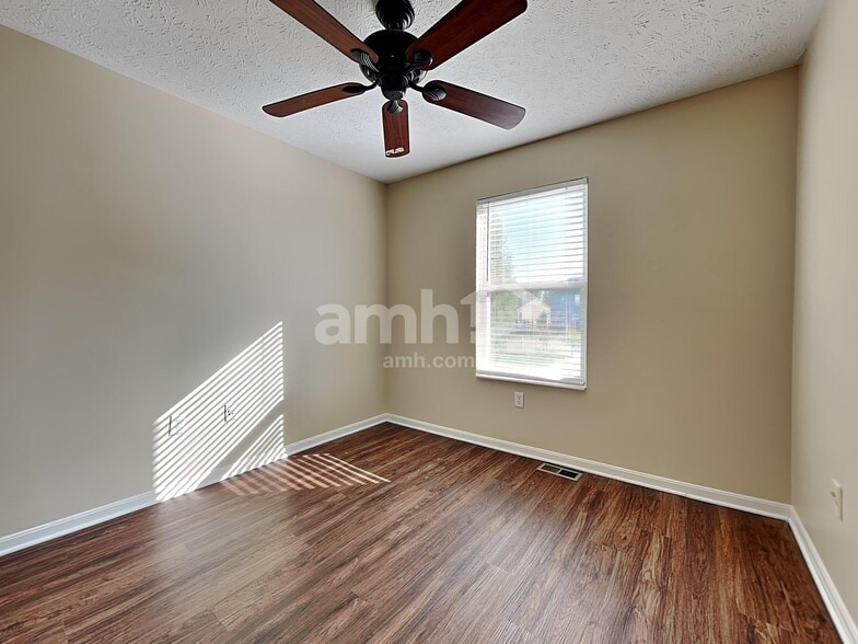 Building Photo - 424 Hartford Ct