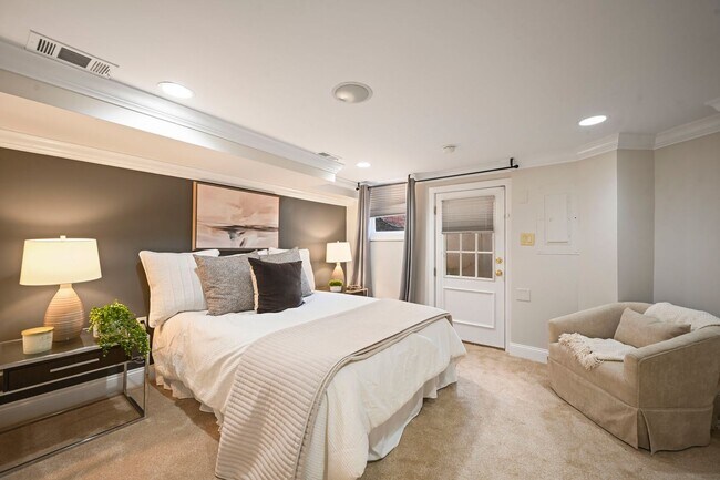 Building Photo - Welcome Home to Your Stylish 1 BR/1BA  in Adams Morgan!
