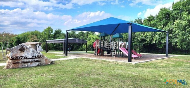 Building Photo - 2313 Bernice Cir