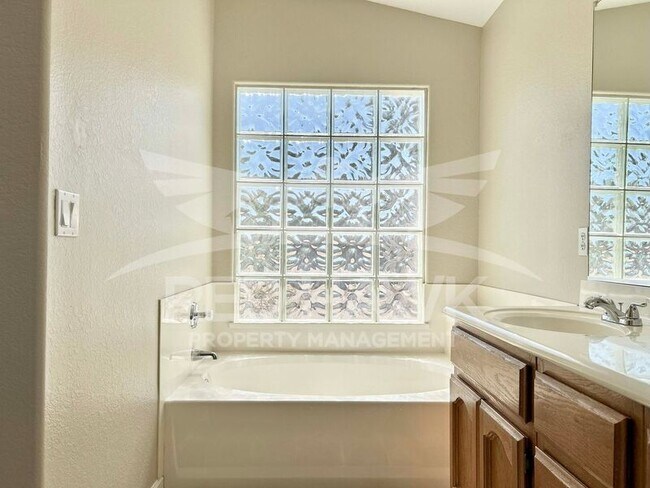 Building Photo - 437 W San Angelo St