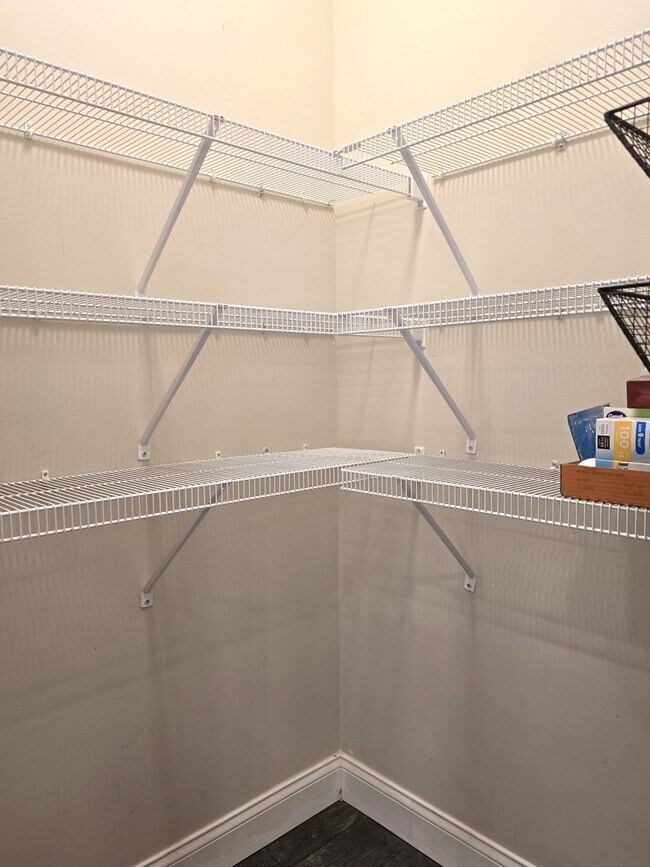 Building Photo - 215 Claudia Dr