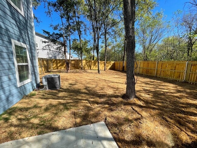 Building Photo - 2622 S Fannin Ave