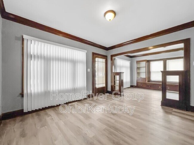 Building Photo - 3046 E 130th St