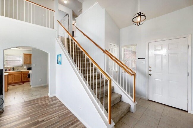 Building Photo - 505 Woodsorrel Way