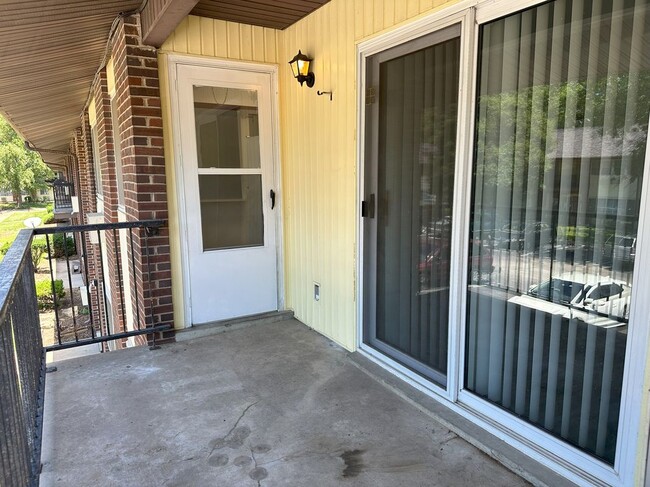 Building Photo - 7571 Hazelcrest Dr