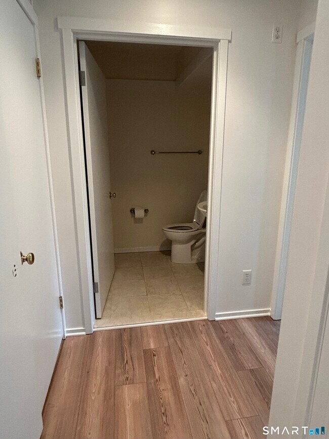 Building Photo - 419 Heritage Vlg