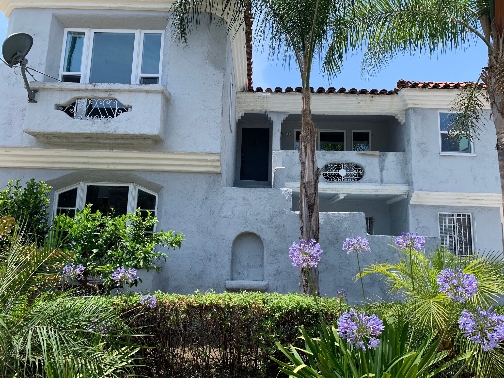 Building Photo - 449 N Hayworth Ave