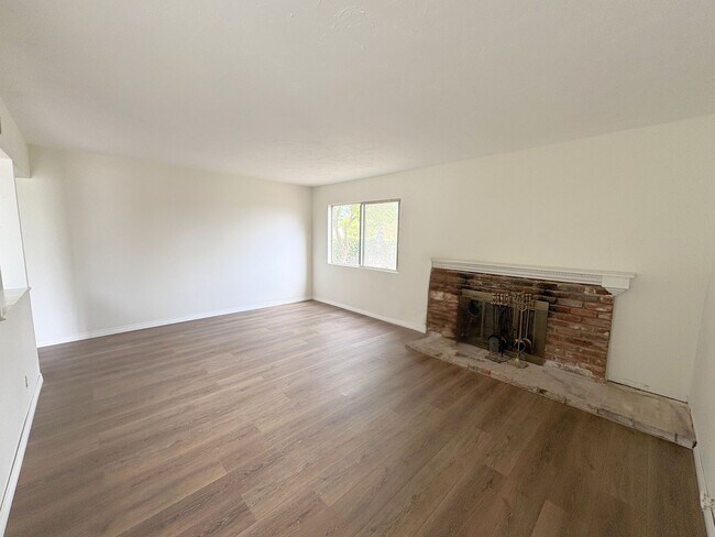 Building Photo - Coming Soon! Red Hill Home 11/01/25