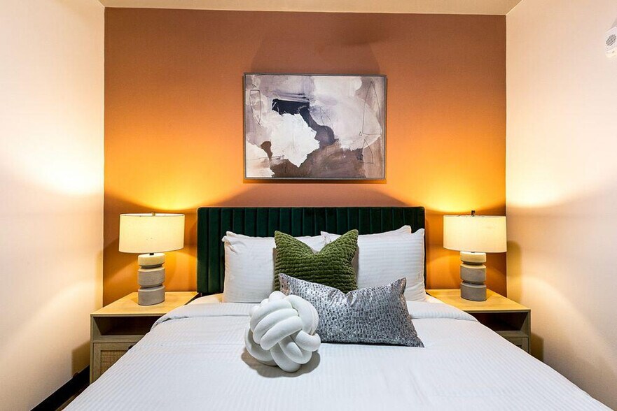 Building Photo - 611 Commerce St