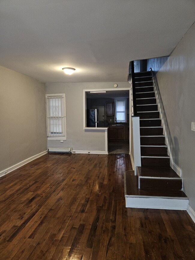 Building Photo - 1528 W Oakdale St