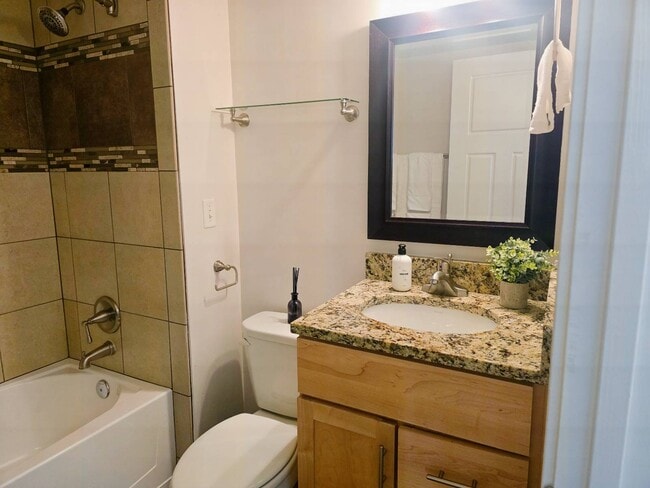 Building Photo - 4700 Roanoke Pkwy