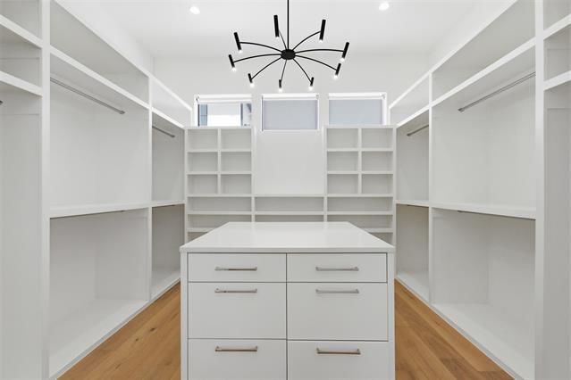 Building Photo - 9855 Kingsway Ave