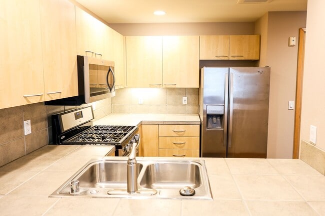 Primary Photo - Charming 1 bdrm 1 bath Condo in Downtown V...