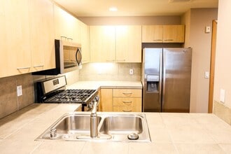 Building Photo - Charming 1 bdrm 1 bath Condo in Downtown V...