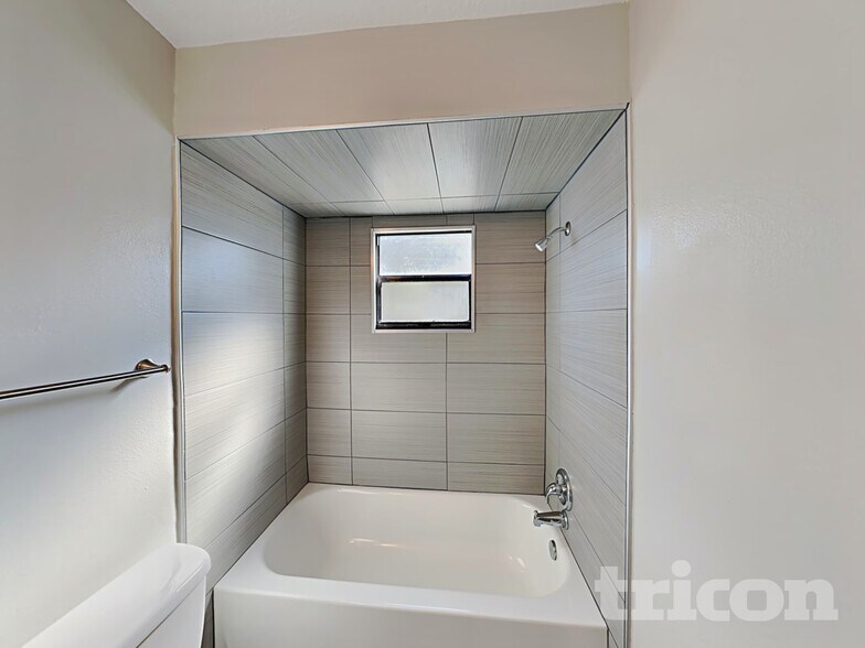 Building Photo - 13079 Spencer Ct