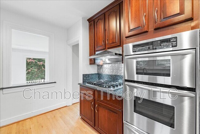 Building Photo - 1105 20th St