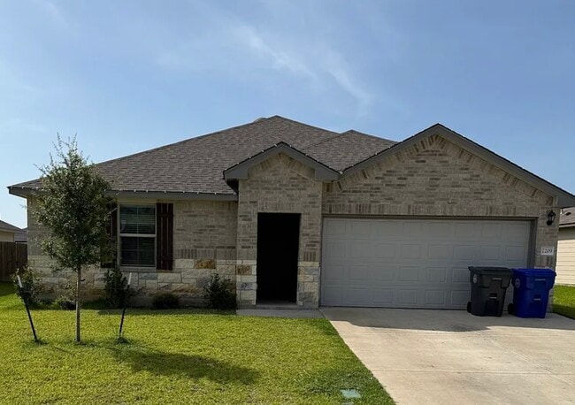 Building Photo - 7209 Llano Dr
