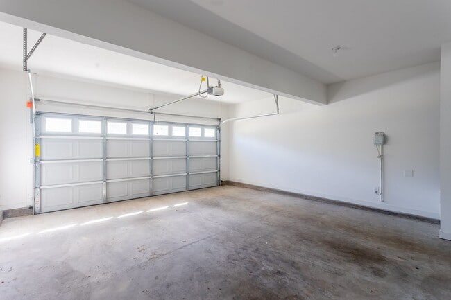 Building Photo - Welcome to Summerton Village!  $$ Ask about our 2-year lease promotion $$