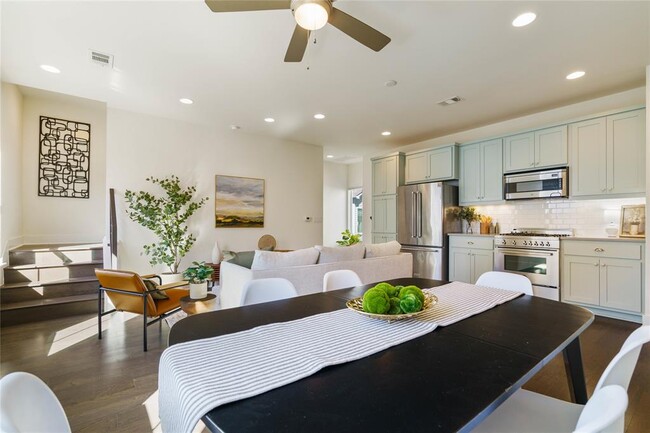 Building Photo - 2708 Halcyon Dr