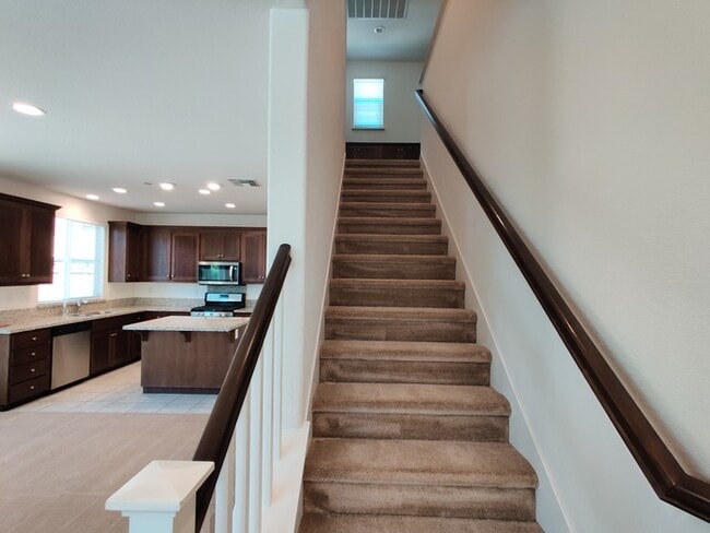 Building Photo - Beautiful 3 bedroom, 2.5 bathroom in Roseville!