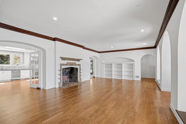 Building Photo - 16010 Carey Ln