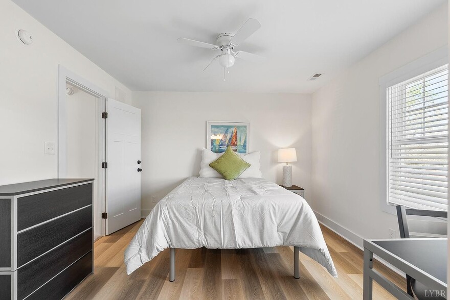 Building Photo - 1600 Wards Ferry Rd