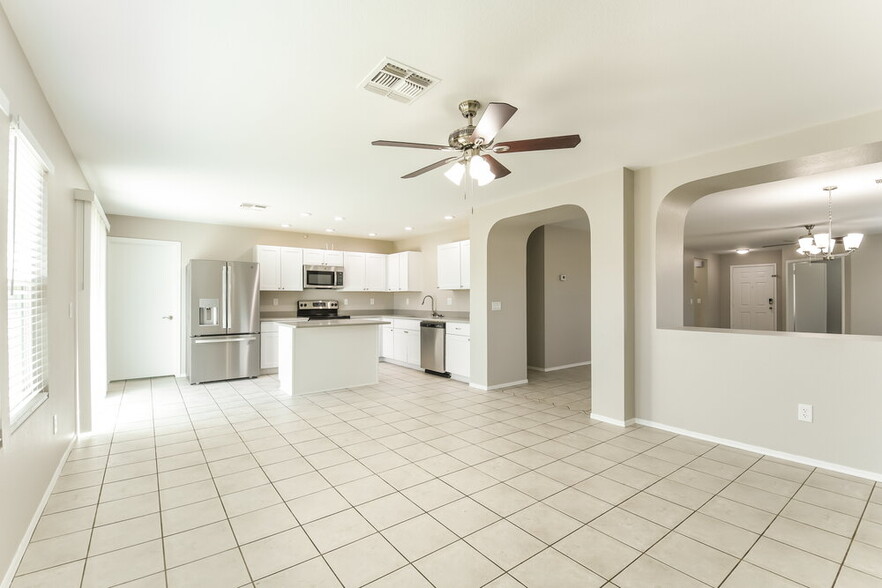 Building Photo - 10509 W Angels Ln