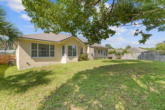 Building Photo - 208 Palm Cir