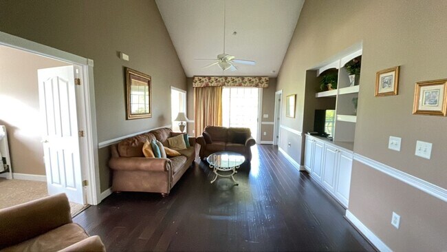 Building Photo - 2241 Waterview Dr