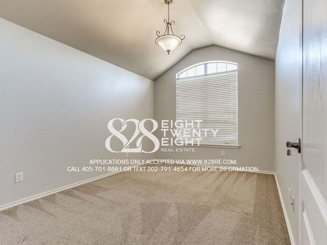 Building Photo - Lovely 3 Bed/2 Bath/2 Car Garage Single Fa...