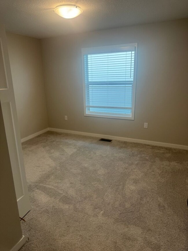 Building Photo - Great single family home!