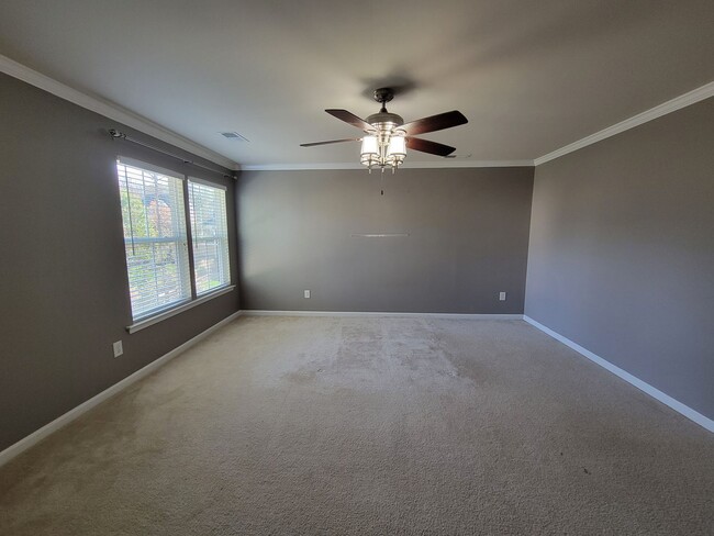 Building Photo - Large 2 story transitional in highly sough...
