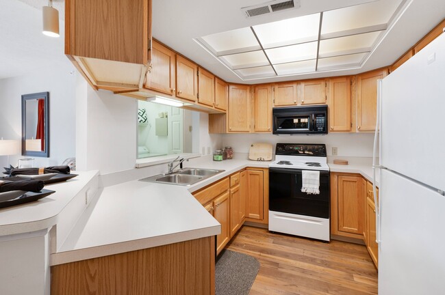 Welcoming Kitchen - Bennington Pond Apartments