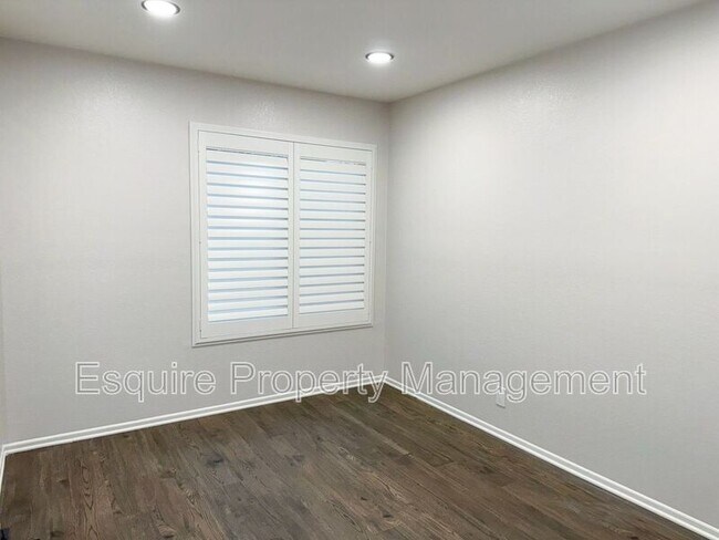 Building Photo - 1630 Helm Dr