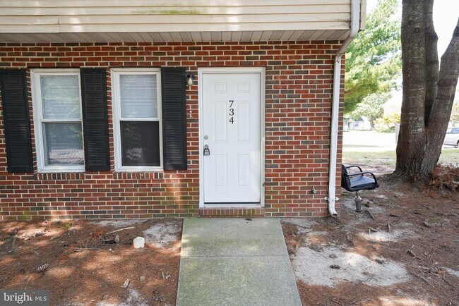 Building Photo - 734 Hemlock St