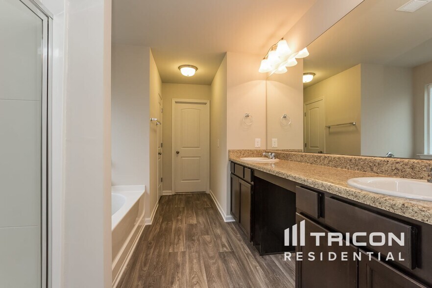 Building Photo - 47 Thorndale Ct