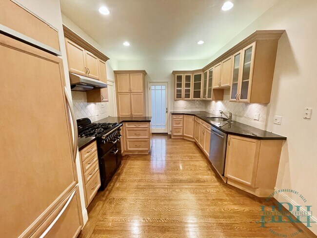 Building Photo - 1262 Sacramento St