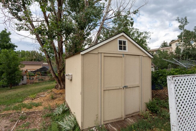 Building Photo - Stunning Ranch Style Home in East Colorado...