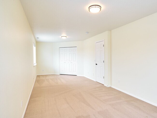 Building Photo - 643 Meadowbrook Ln