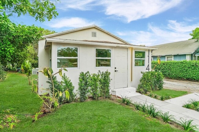 Primary Photo - 114 NW 10th Ave